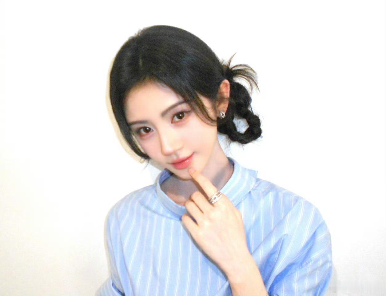 鞠婧祎露芜衣jjy鞠婧祎姜黎非幸福是一种天赋和感知能力