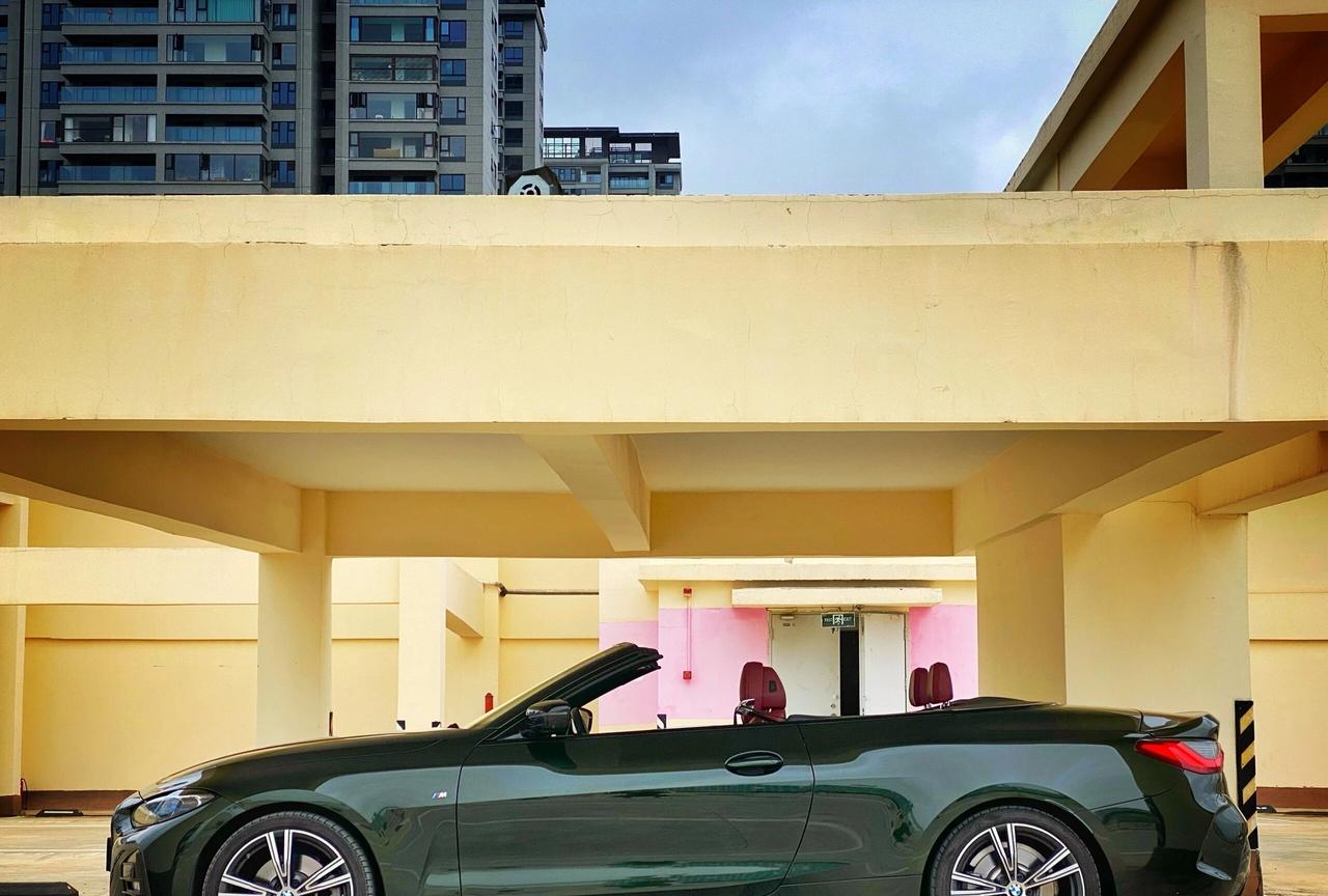 这车搞这么帅干嘛呢作为一台小众车型，宝马4系敞篷版主打的就是优雅感以及敞篷打开之