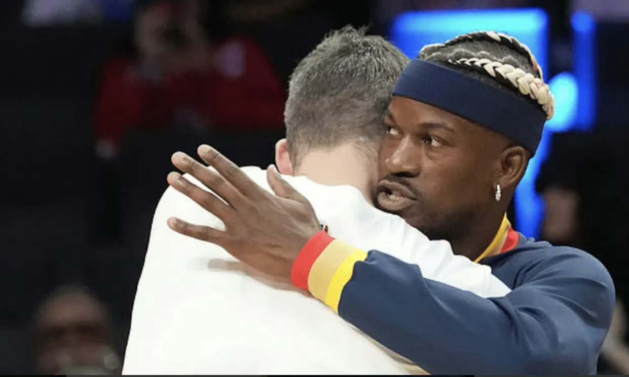 今日赛后乐福接受了采访，谈到了吉米-巴特勒这位老队友。乐福表示：“我们都经历了失