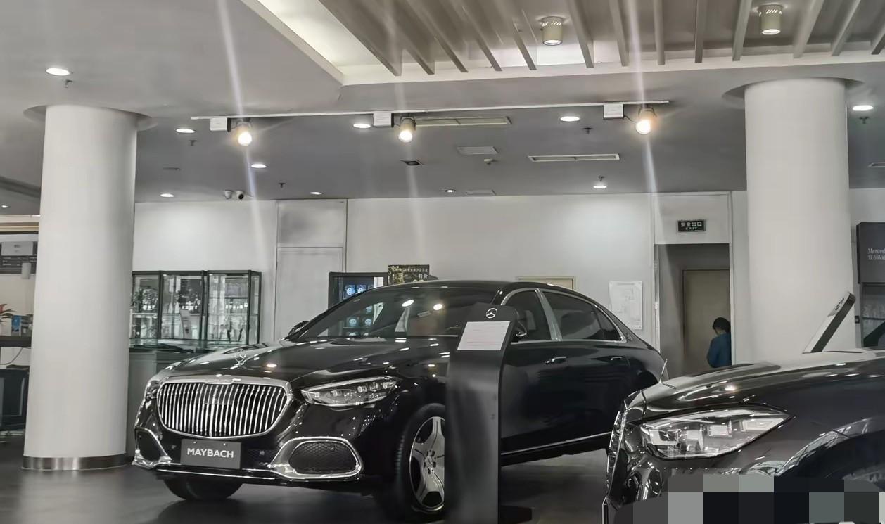 老话说得好：东方不亮西方亮，可这回奔驰是西方亮了东方塌了方

老话说得好：东方不