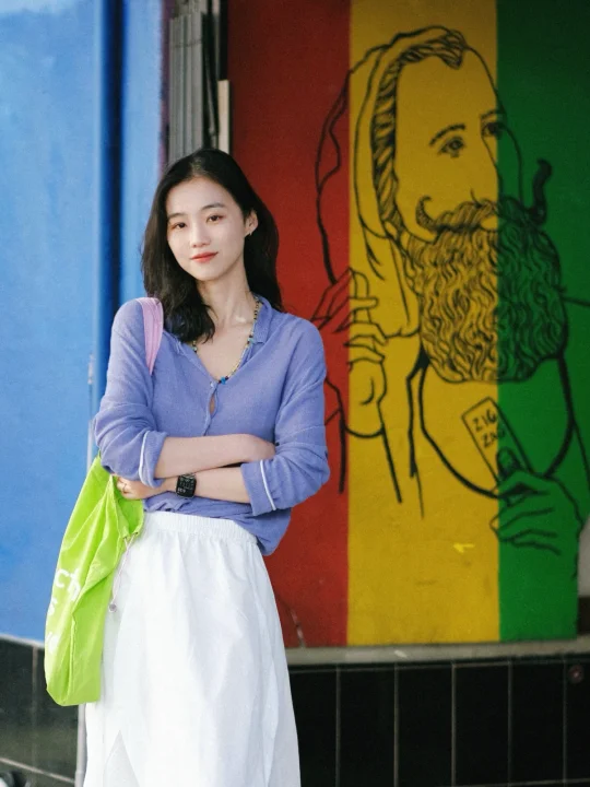 她有她喜欢的彩色秋天