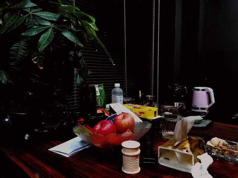 幸福从来没有统一模样。有人追逐功成名就，把财富地位当幸福；有人向往诗和远方，将理