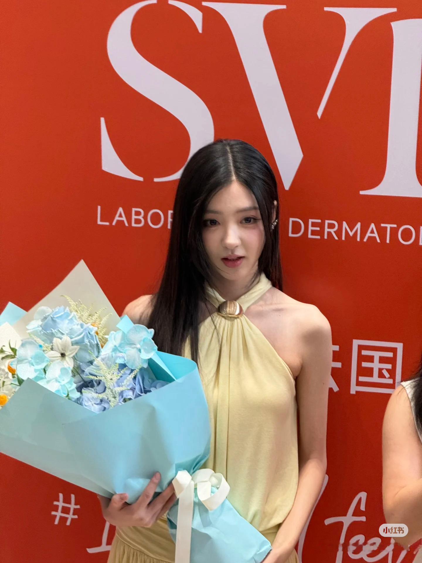 柳柳真好看嗷，纯欲类型，可以多参加线下活动，我觉得比节目里面还好看。 ​​​​
