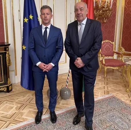 匈牙利总统舒尤克也快被马扎尔给搞走了，马扎尔希望他能够体面的离开！
自从马扎尔成