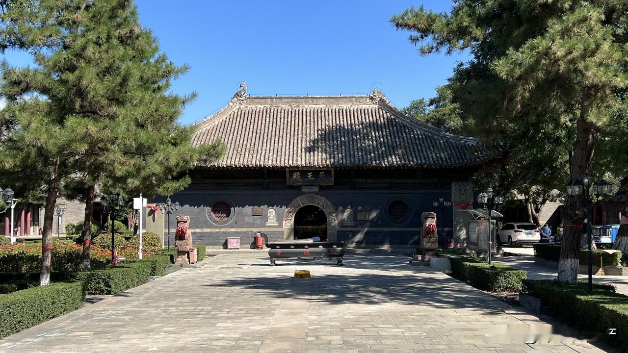 辽宁朝阳佑顺寺，俗称“喇嘛庙”，始建于清朝康熙三十七年（1698年）。坐北朝南，
