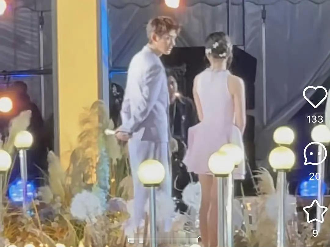 邓为央视五四晚会录制现场，建议以后就这么营业～真的是看哪都没得挑！看看邓为生图状