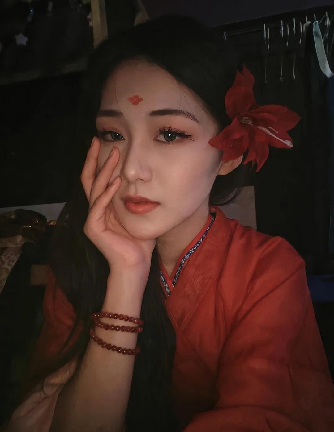 快来二七广场看话剧！
好说喜剧 @金牌剧场-沉浸式互动戏剧