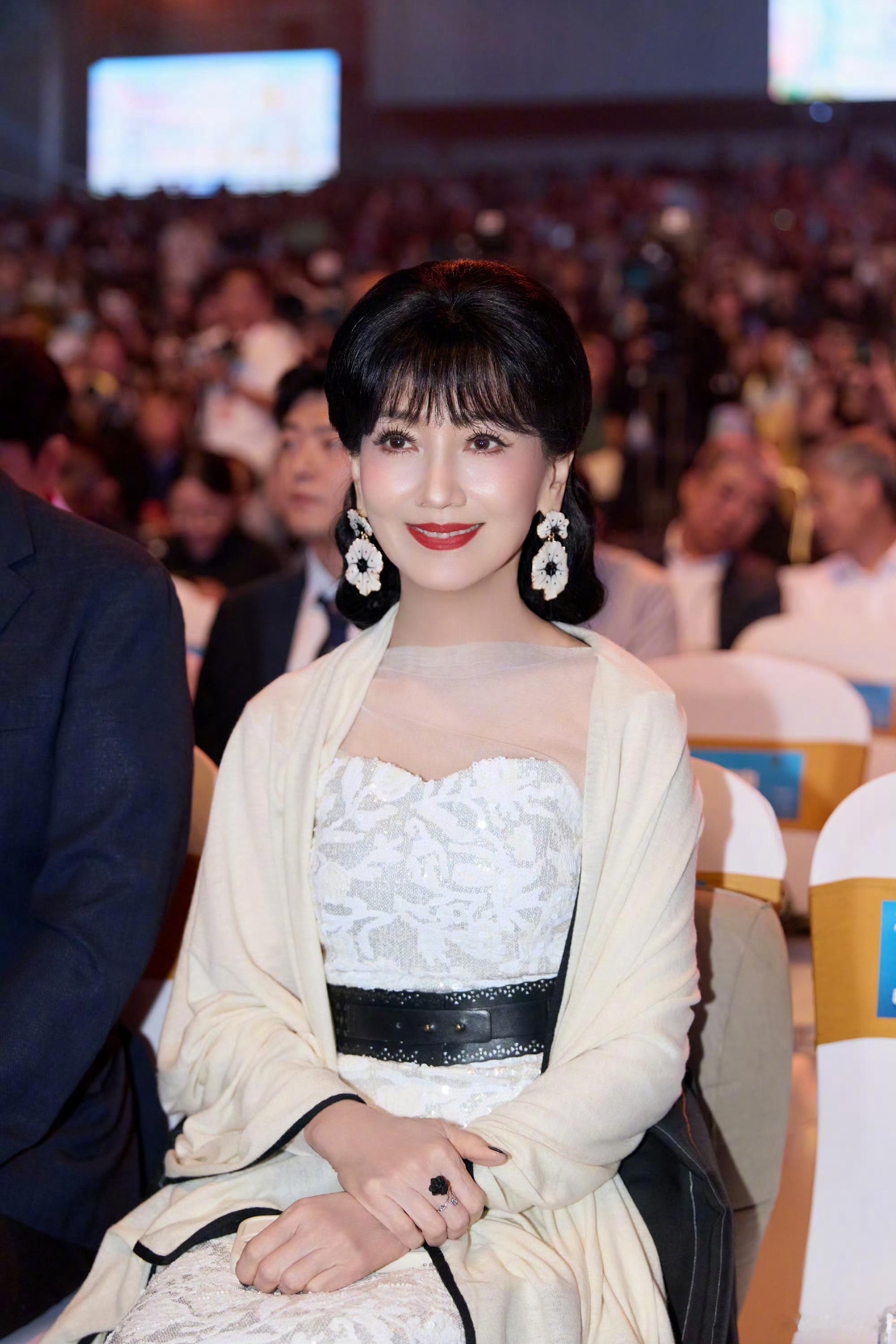 赵雅芝北京话挑战 媒婆儿我妈妈这一代人非常喜欢她，感觉一直是不老女神的代名词 ​