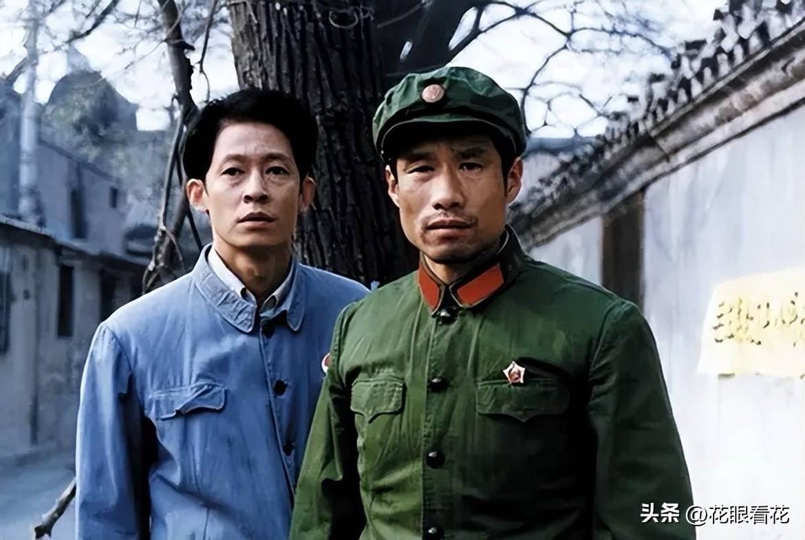 一口气看完《无悔追踪》，确实是不可多得的好剧。但白璧微瑕，剧中人物（主要是男性角