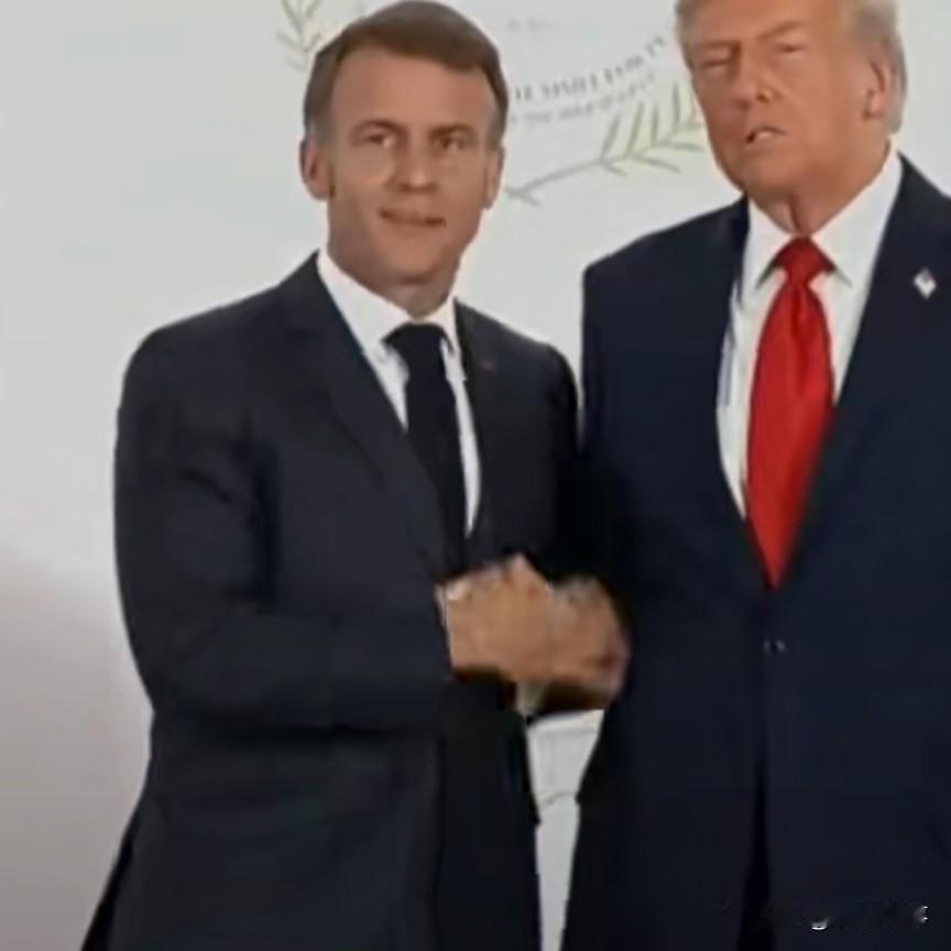 在10月13日黄昏之际，于埃及举办的沙姆沙伊赫“和平峰会”正式拉开帷幕。会场上，