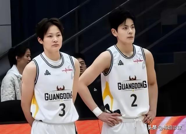 WNBA全明星投票结束，正赛南区首发阵容球员一览：

控卫：东莞的杨力维！31岁