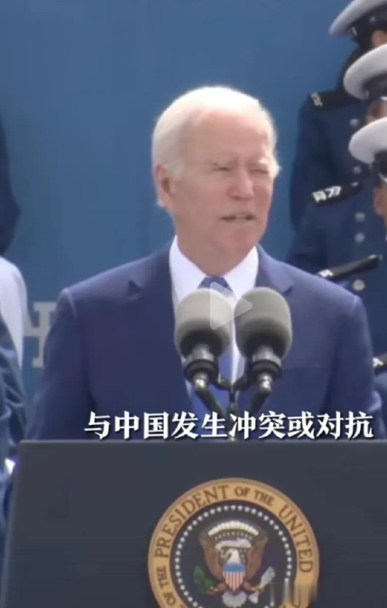 真够糊涂！这样的总统在美国历史上好像是前所未有的？

从最近他在出席某活动中的演