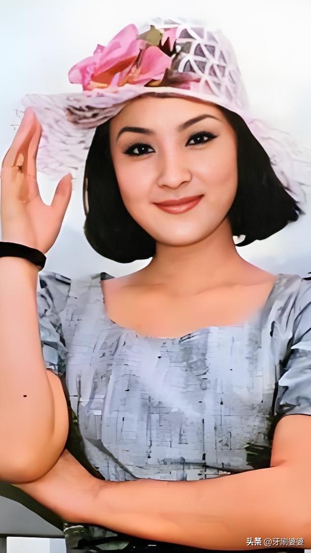 谢贤的两任妻子，第一任妻子甄珍‌：台湾著名演员，1974 年 3 月‌结婚 。‌