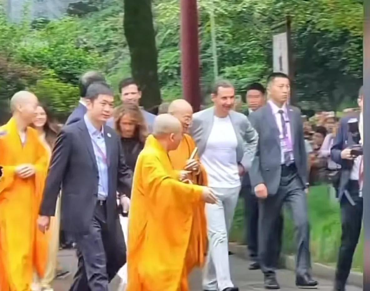 9月22日，叙利亚总统巴沙尔到杭州灵隐寺祈福。很多人不理解巴沙尔信仰伊斯兰教，为