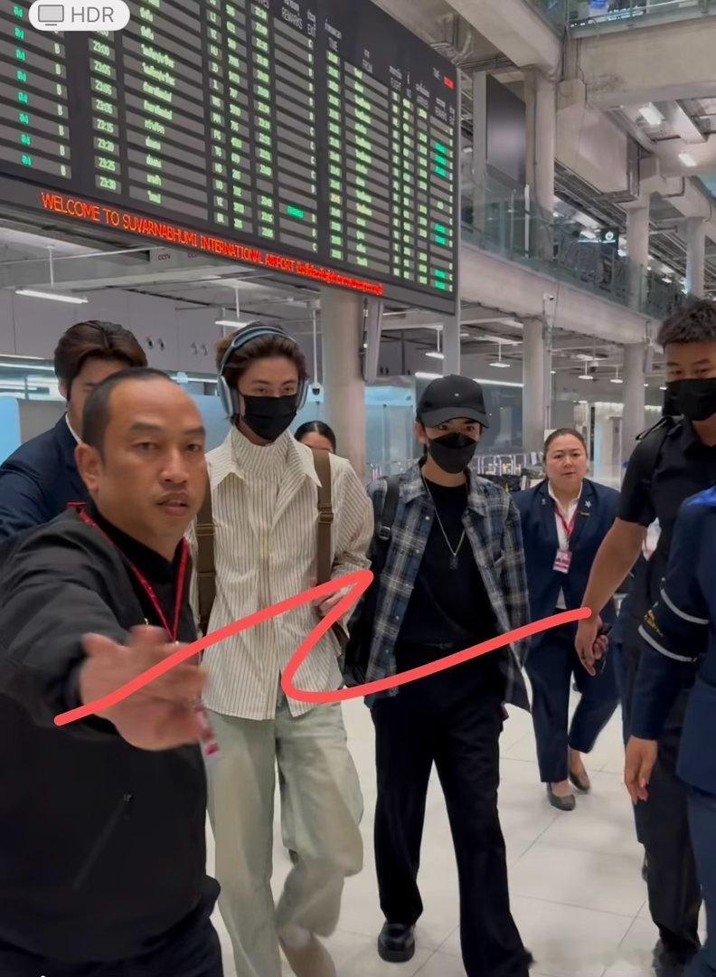 看到他两这样，我还是安心睡觉吧 