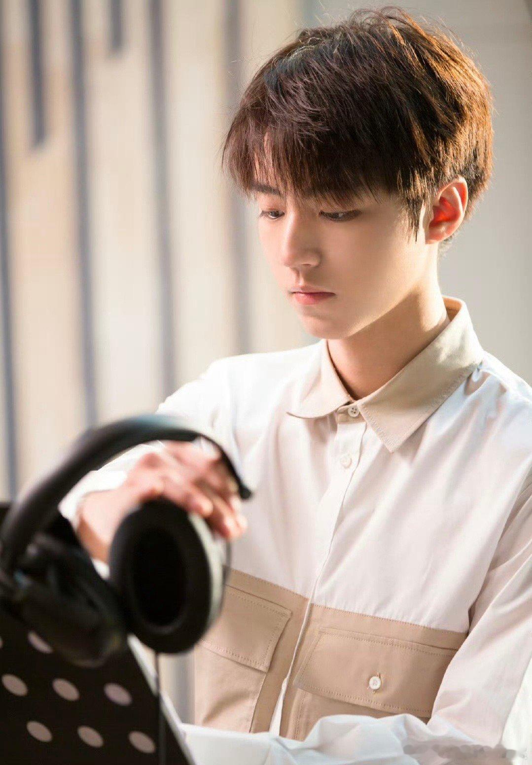#王俊凯[超话]##王俊凯演我打游戏嘴硬#王俊凯打游戏的样子真的就是在演我。主打