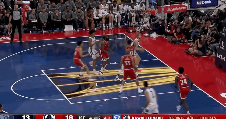 火箭旧将兰代尔是真的软，篮下连续被巴图姆和科林斯封盖



火箭不要兰代尔是正确