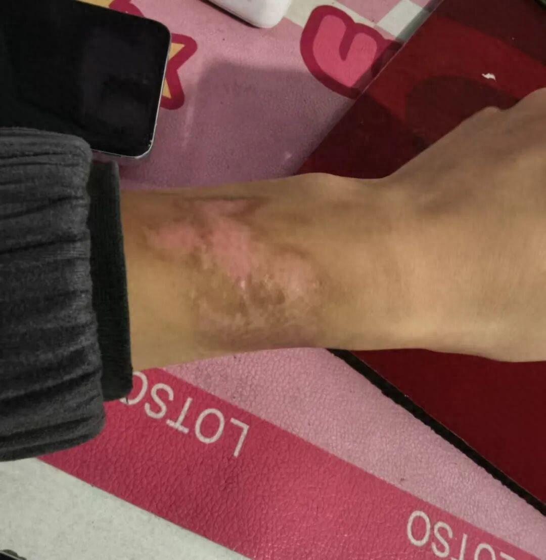 最近有件事说出来很多人都不敢信。一个 21 岁的大小伙子，好好在自己店里做生意，