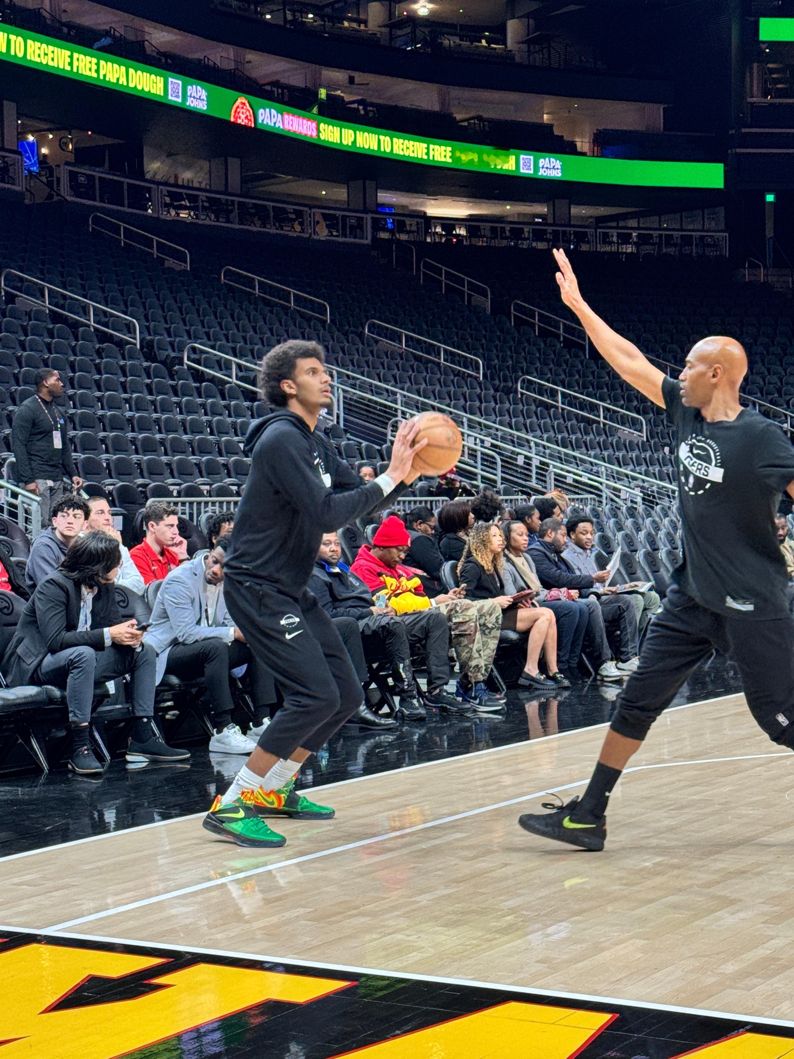 前方报道回归老鹰球场的巴洛chinahawks // 亚特兰大老鹰