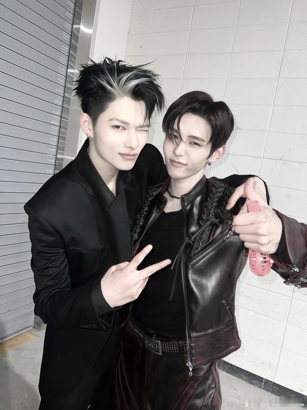 有他俩的文吗？就是想看那种do着do着，突然两个人就battle起舞来的那种 