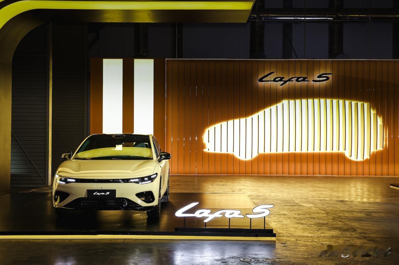 10.58万预售门槛有这配置，零跑Lafa5堪称电动高尔夫！

零跑Lafa5正