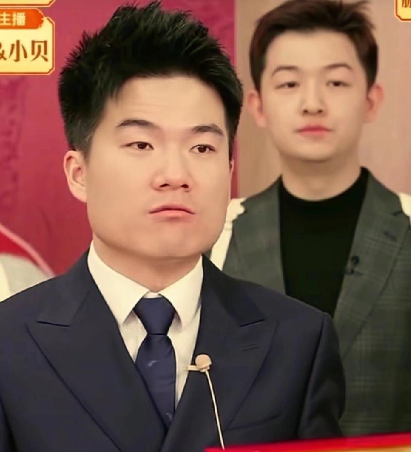 全网都在笑宇辉的眼睛小，可他一句“蝴蝶阿姨也这么说”，瞬间让所有嘲讽都变成了羡慕