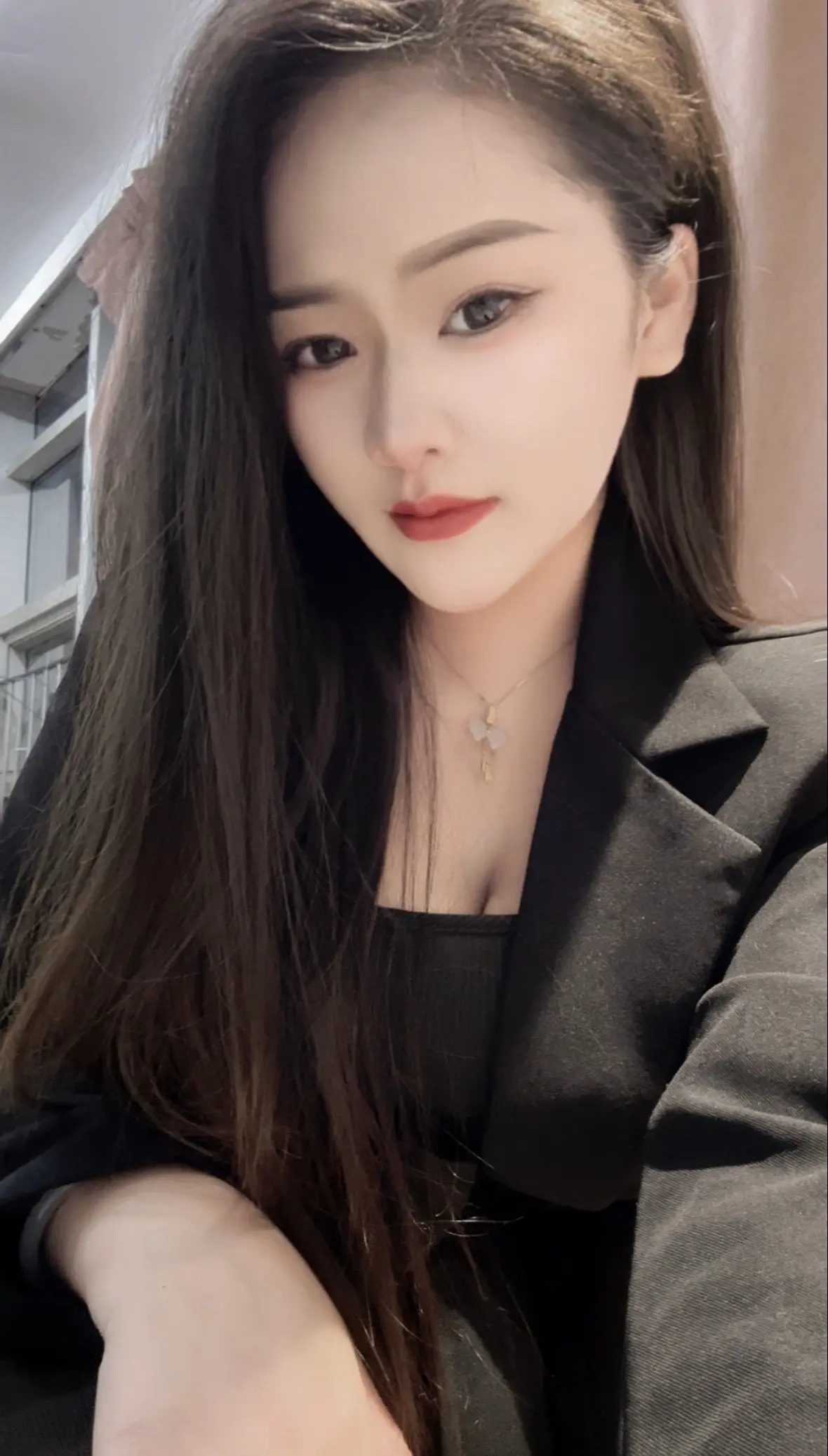 左边是爱，右边是无奈，是指什么，爱左边还是右边