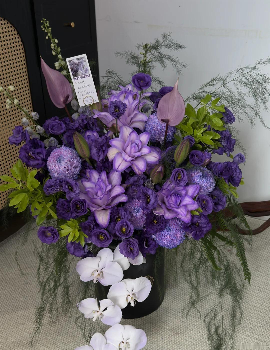 送岳明辉的生日花束💜·北京花店
客宝提前预定生日花礼～
	
“我无须移动即可看