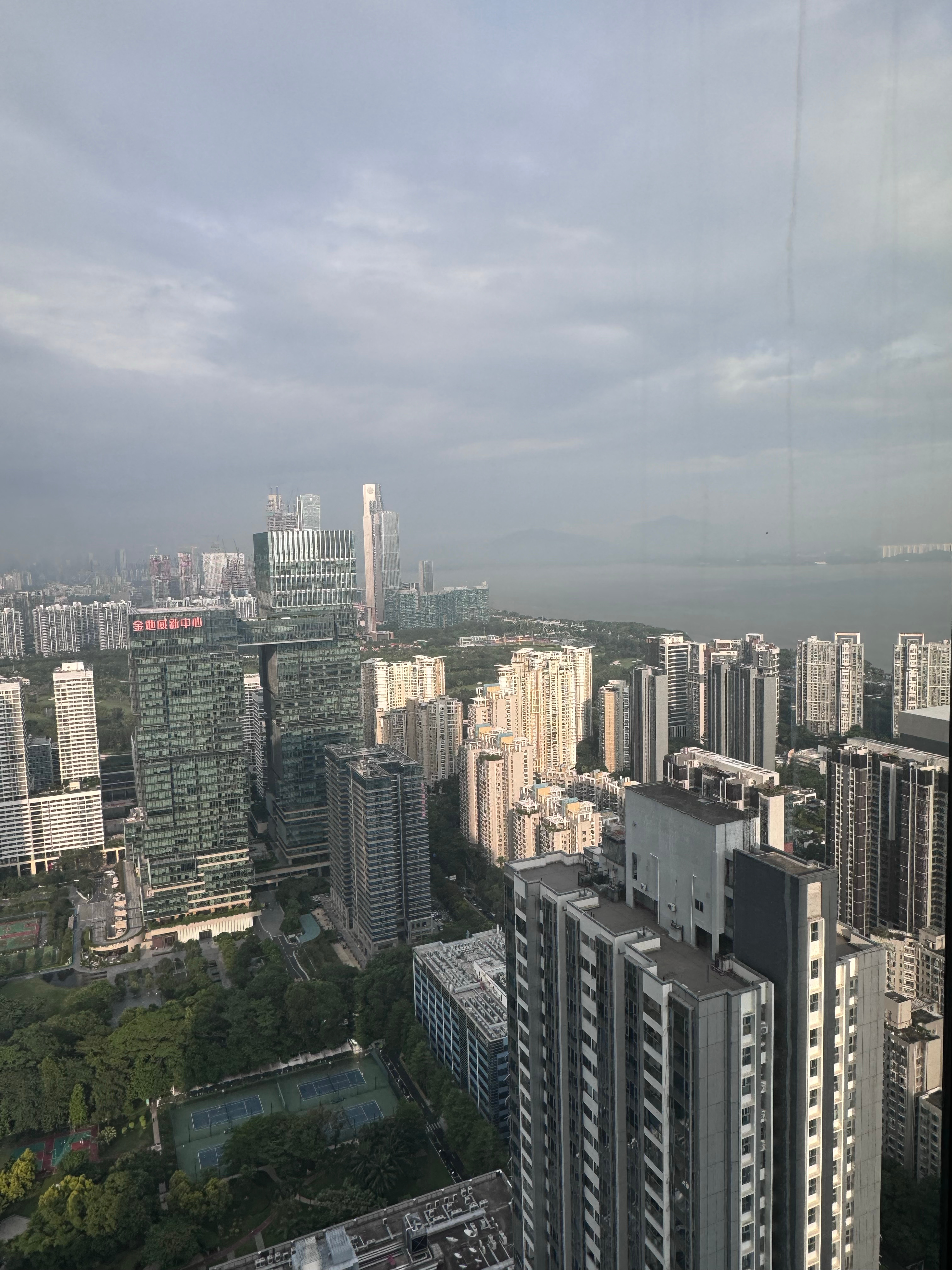 今天下班提前溜了不知道下周会不会被领导🐴哈哈哈 