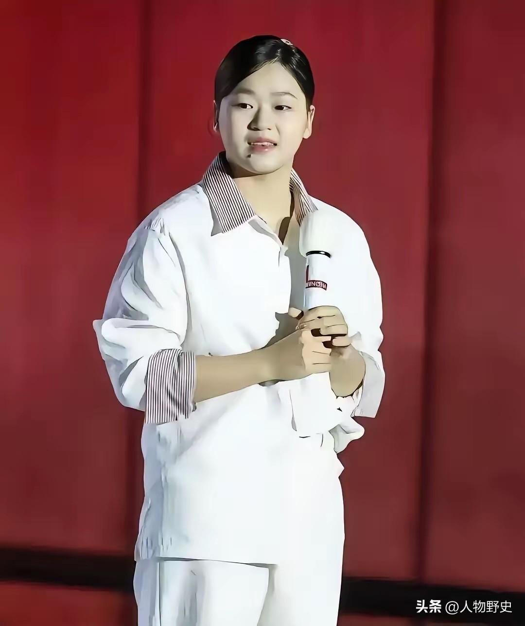 书读得少，事做歪了吗？

​​上海那场活动，全红婵拿起话筒，底下还闹哄哄的。她开
