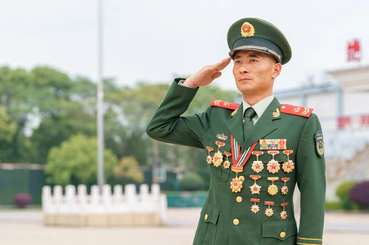 4月27日

2026年度中国青年五四奖章

评选结果揭晓

武警湖南总队训练基