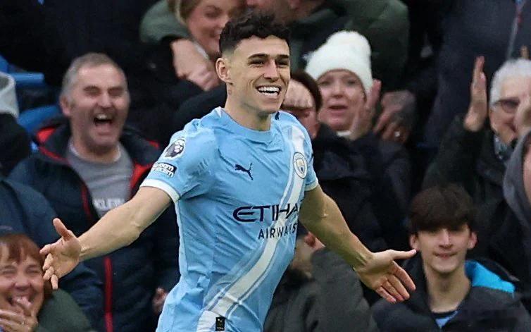 曼城3比2利兹联 曼城也是奇怪，2-0领先弱旅，稳稳的局面，竟然踢成了这样。努内