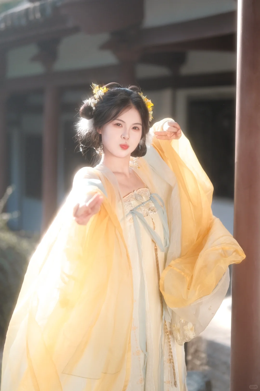 月兰烟才是黄色汉服氛围感天花板吧