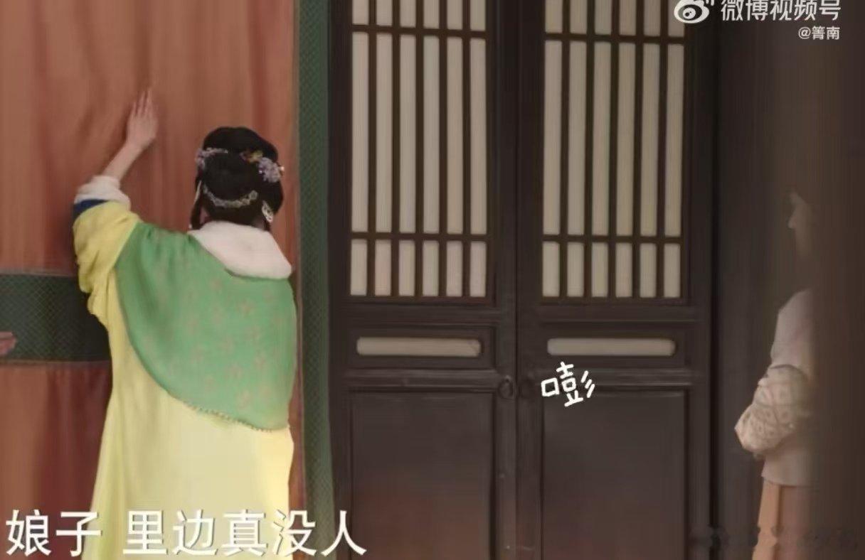 吴宣仪拍门跟雪姨学的吧  吴宣仪在《五福临门》中的拍门演技，简直让人怀疑她是不是