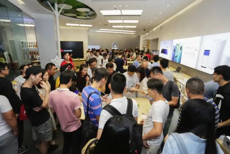 “手机集体涨价，谁最受伤？”——不是苹果，也不是小米，而是正在刷这篇文章的你
