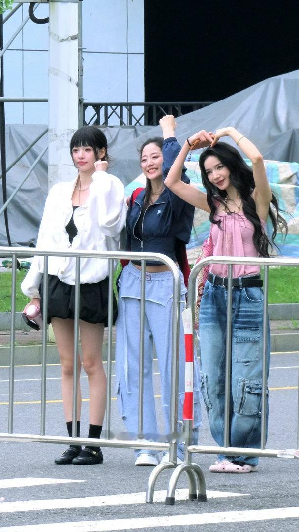 达拉崩吧乘风2026唱跳这一块还得是看我们万千惠啊！总是能给我们带来不一样的惊喜