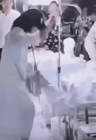 这是一起令人心碎的悲剧，也再次敲响了公共安全与急救知识普及的重要警钟。10岁的晓