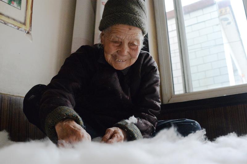 最近看到江苏徐州87岁奶奶下台阶摔倒半小时才被发现的新闻，孙女发声时满是心疼与愧