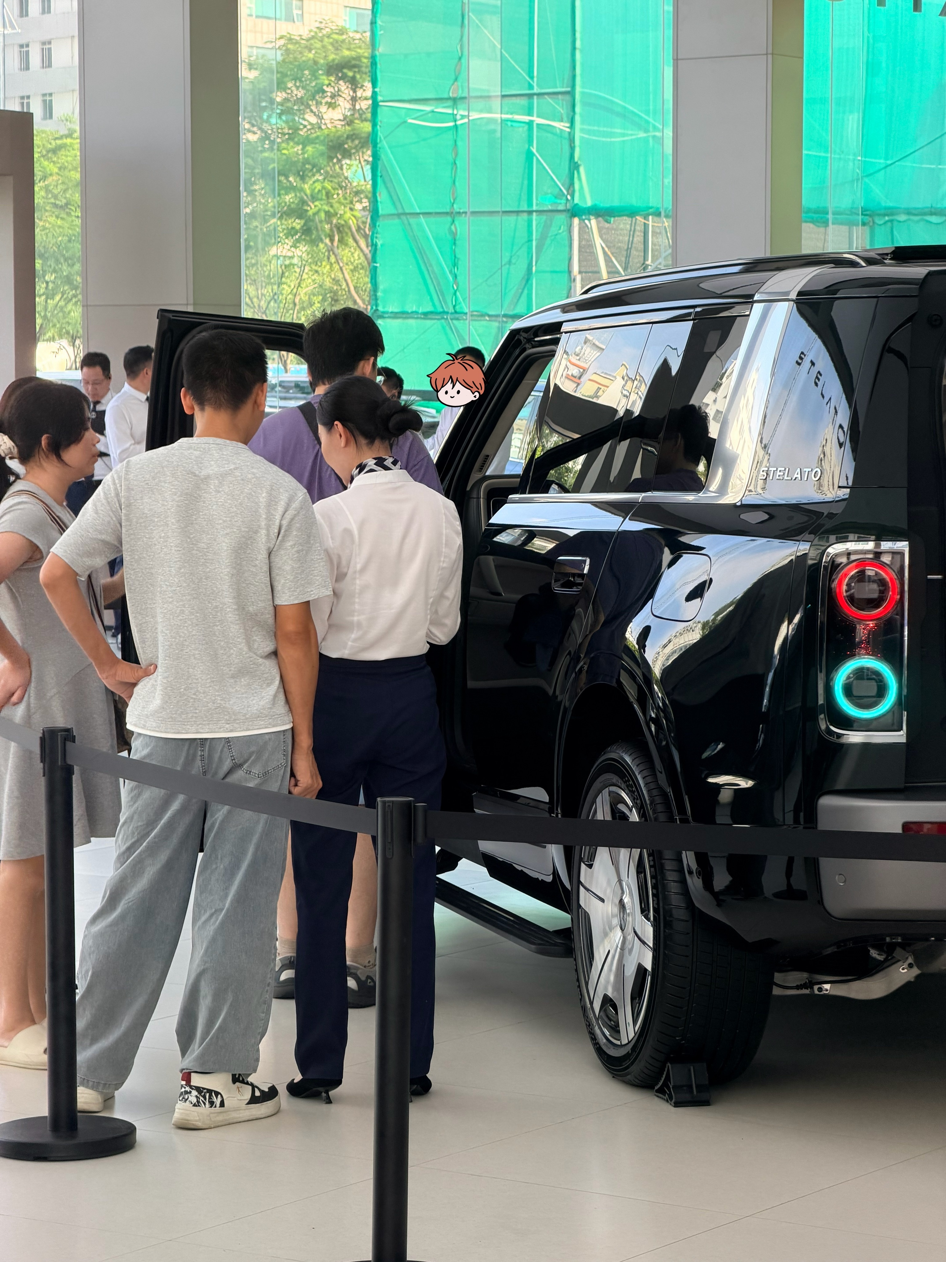 享界G9 订单破15000台了～看了广州两家店，看车客流还可以，中青年家庭为主，
