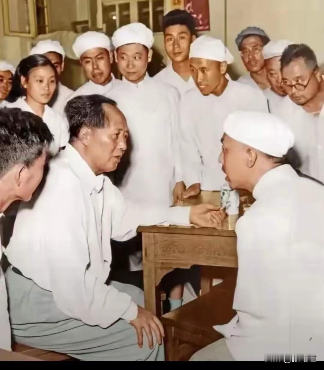 一辈子，毛主席心中始终牵挂两件事：一是人民，二是国家。