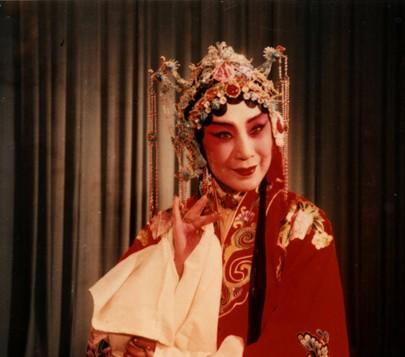 陈正薇（1933年-2022年3月26日），本名陈乐华，是中国著名的京剧表演艺术