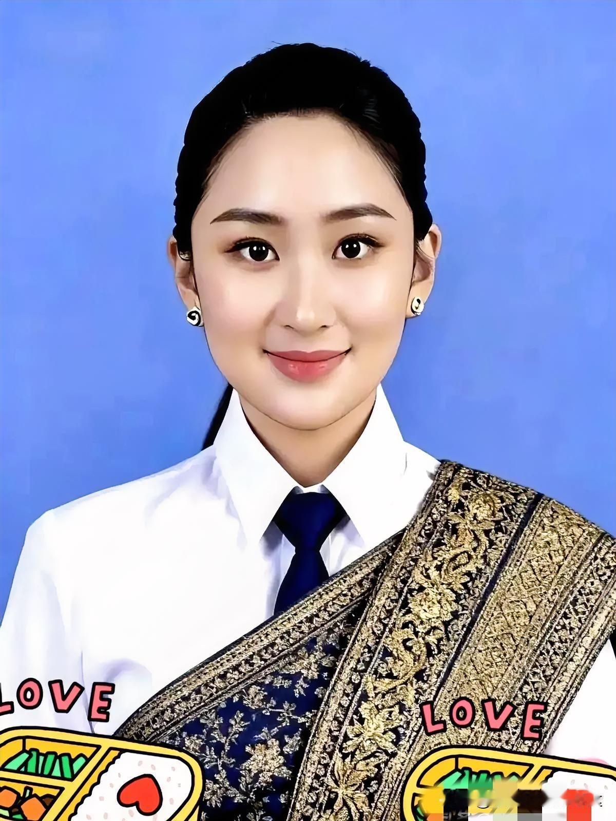 一张反对票都没有。
354票赞成，15票弃权。
泰国为泰党就这么选出了新老大。