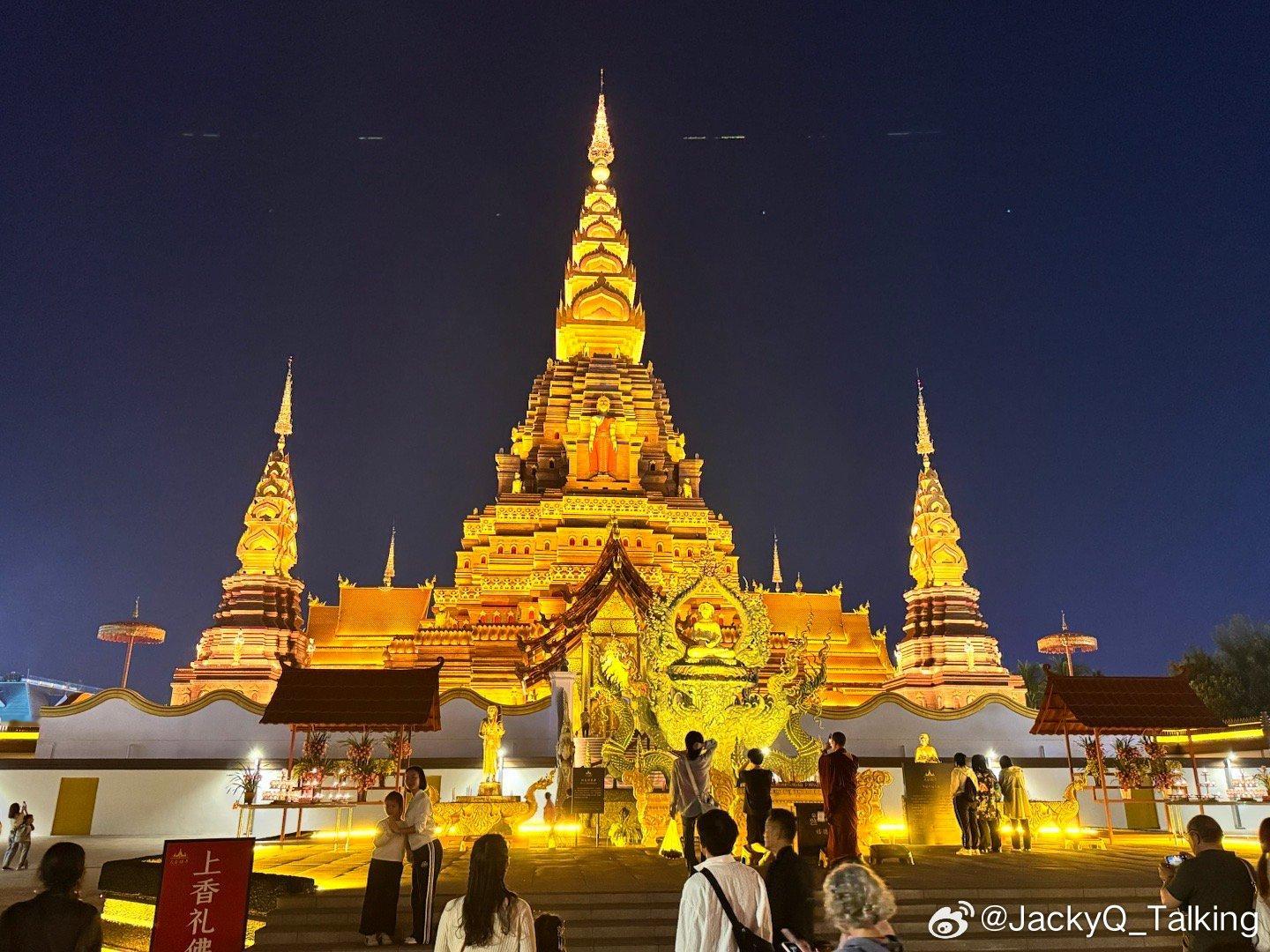 昨天落地西双版纳，开始了26年的第一场休假。路上看到了满坑满谷的各个版本的GL8