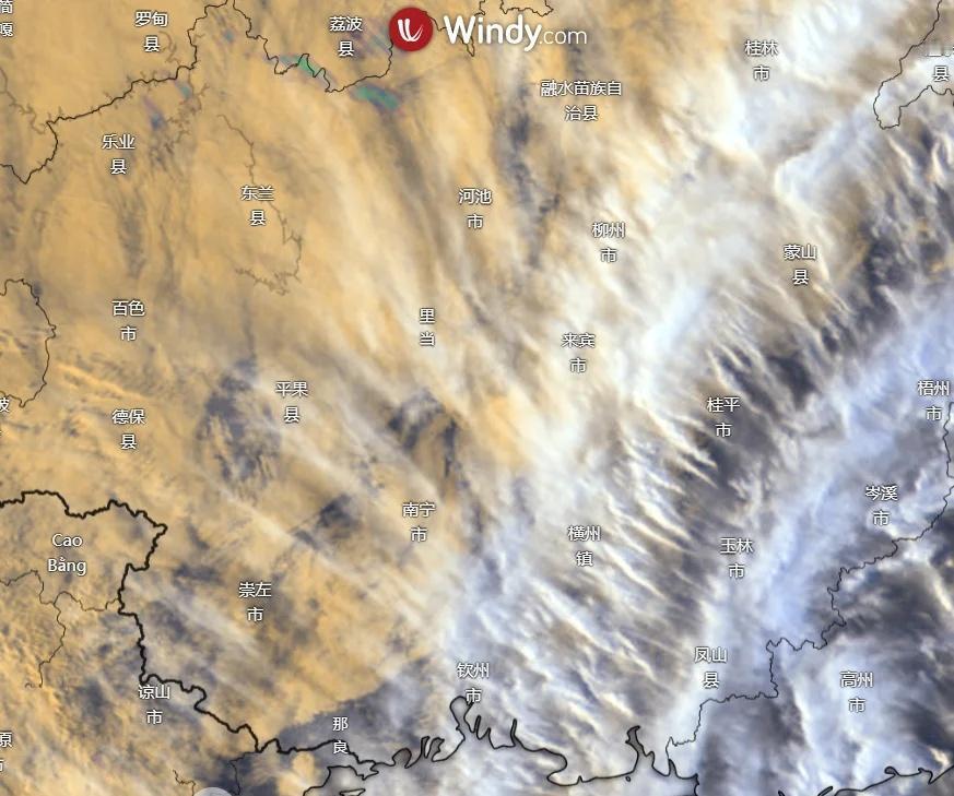 广西中西部晚霞要被层云毁了
🔻比如南宁，小程序只有GFS给出了提示，实况远比数