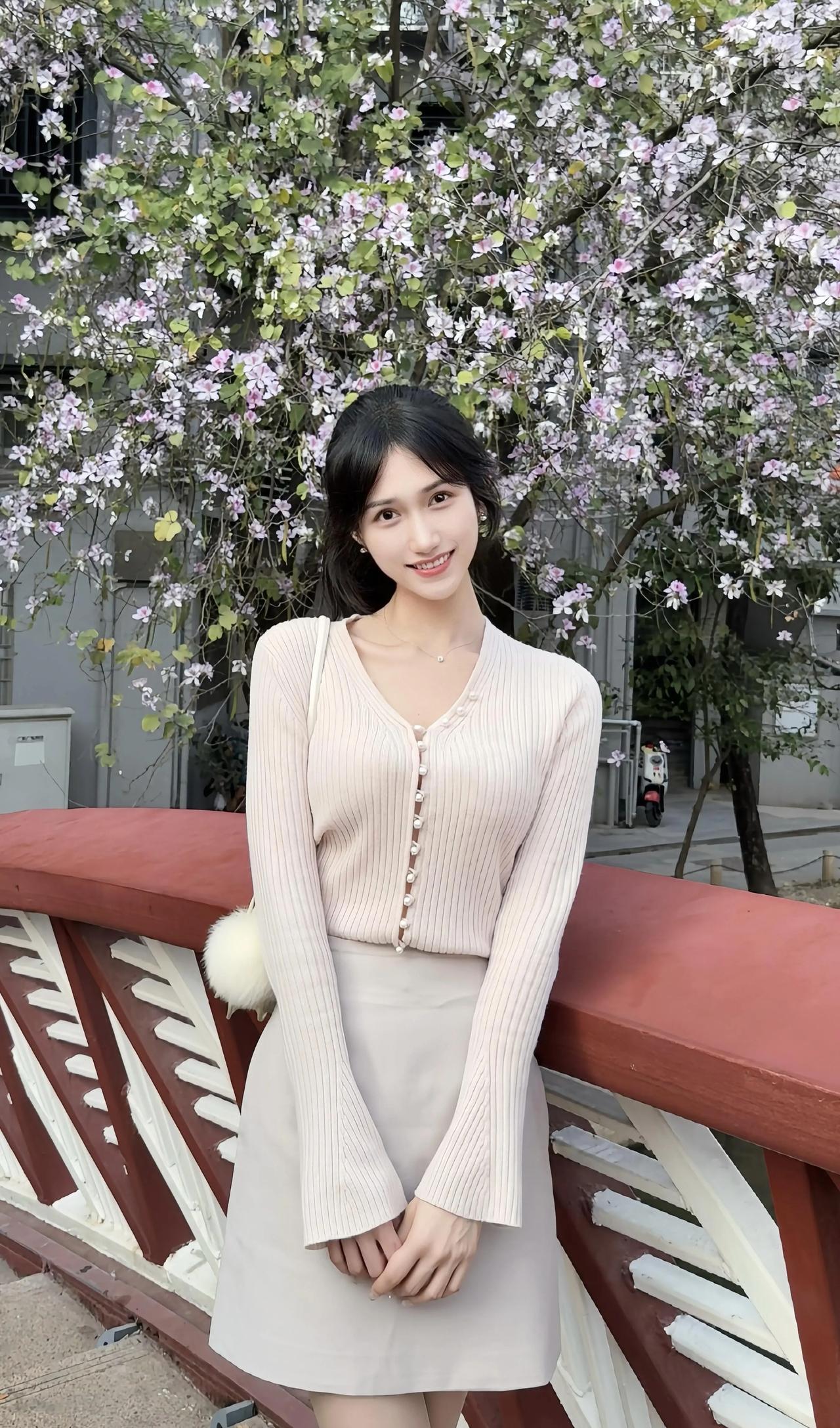 花开花落，春意浓。