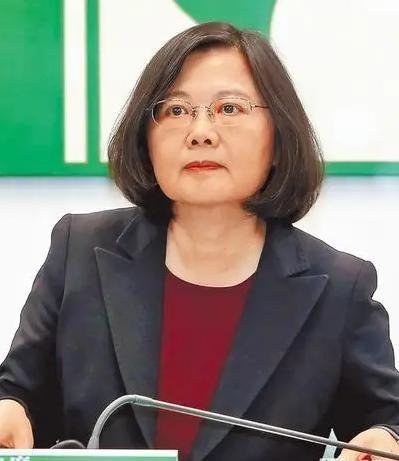 美国慌了？惊觉中国根本没打算“武统”。什么航母、导弹、围岛演习，全是障眼法？不，