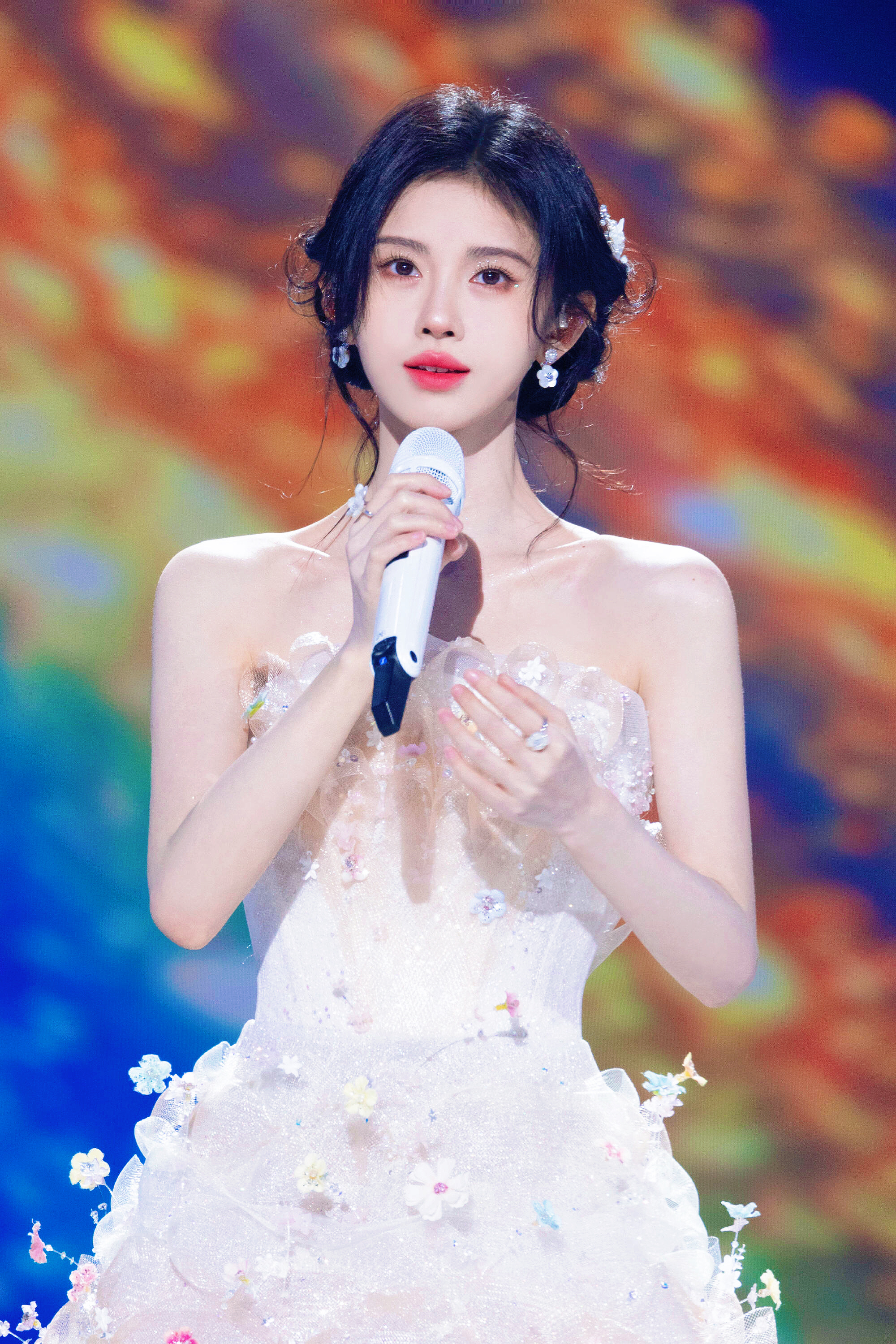 肉眼可见鞠婧祎好起来了商务代言一个一个的宣有流量有名气，橘丝有氪金能力月鳞绮纪未