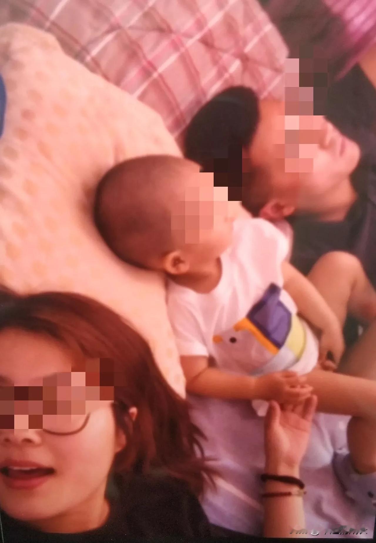 最可怜的还是孩子啊！
如果没有婚外情没有家暴，这一家人可以很幸福。
但是如今妈妈