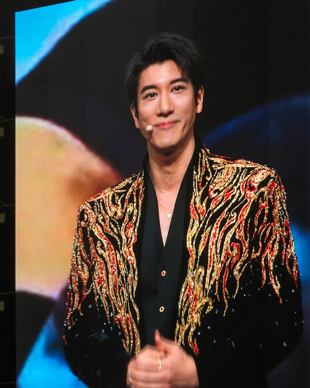 不敢相信这是 50 岁的人…吃保鲜剂了吧感觉在我小时候王力宏就长这样王力宏
