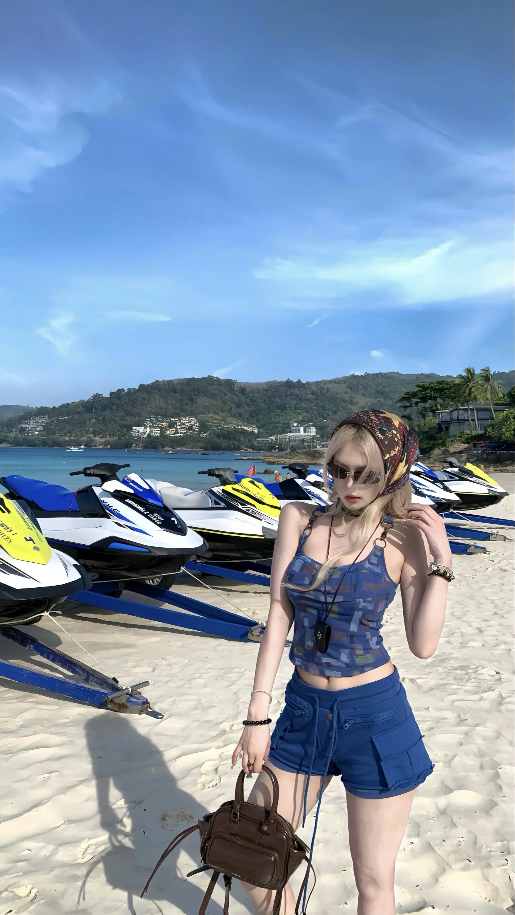 款款独行才不致倾溢。